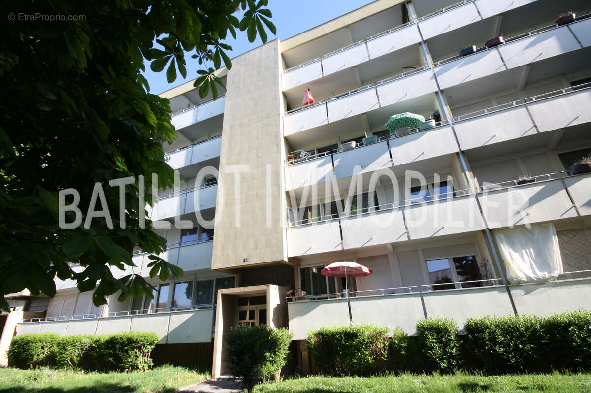 Exclusivité Reims place Luton appartement T 3 avec balcon - photo 8