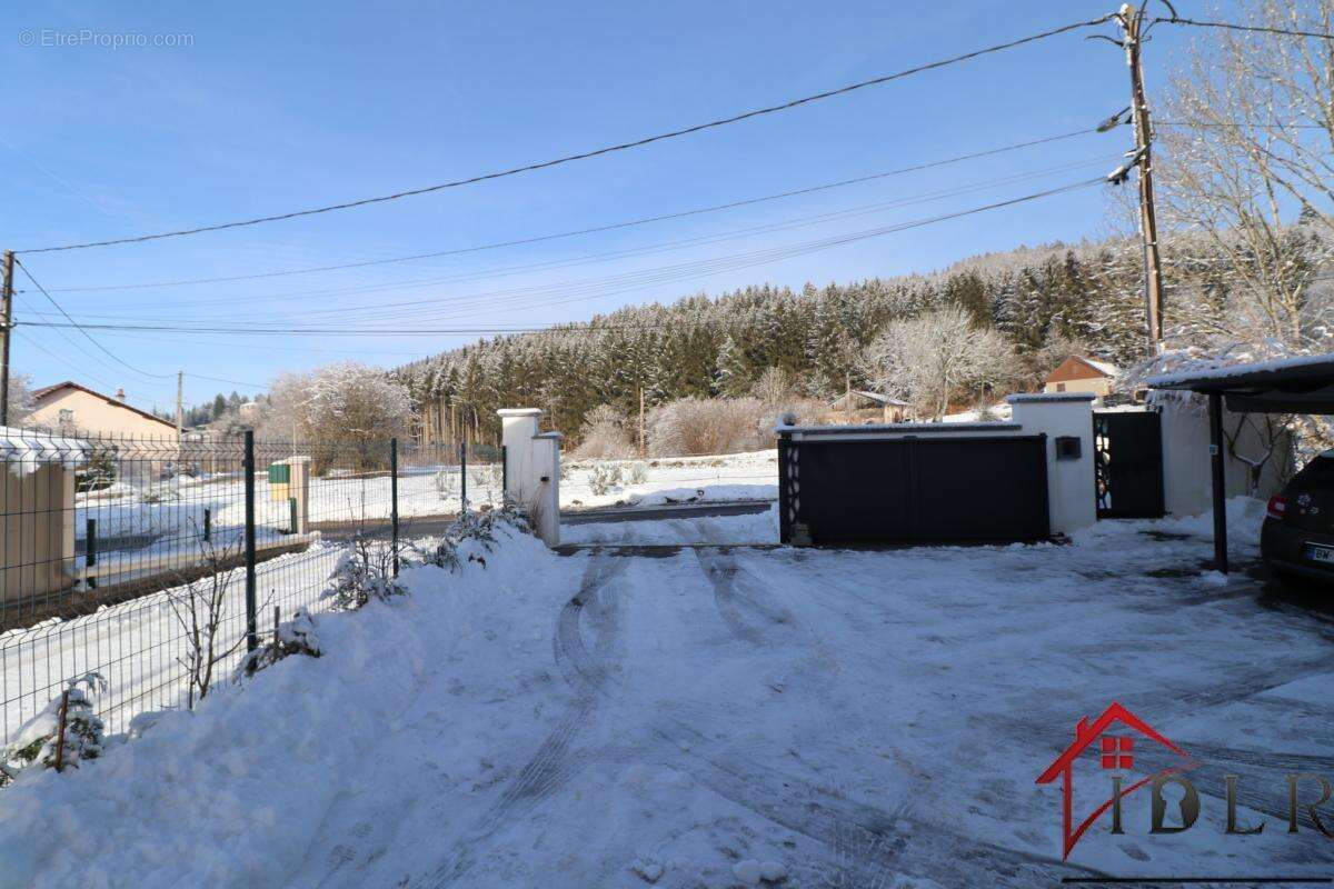 Maison à GRANGES-SUR-VOLOGNE