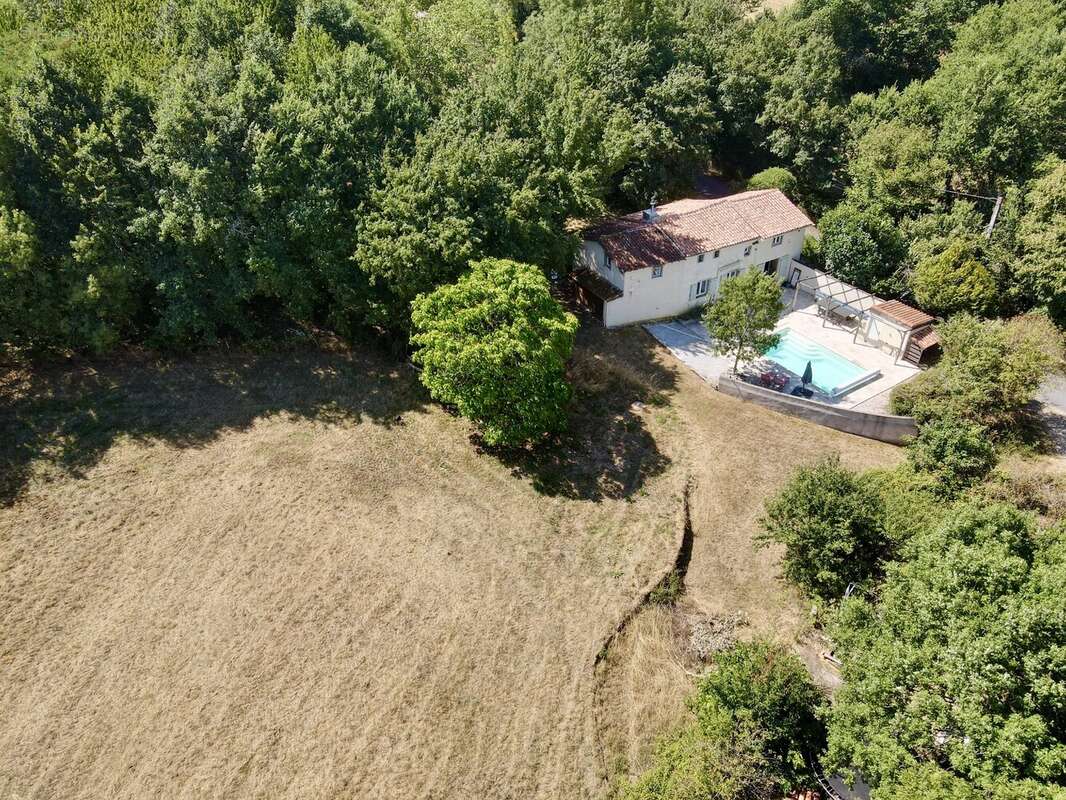 Un véritable havre de paix au cœur de la nature – Piscine chauffée, intimité et vue dégagée sur la campagne - photo 16
