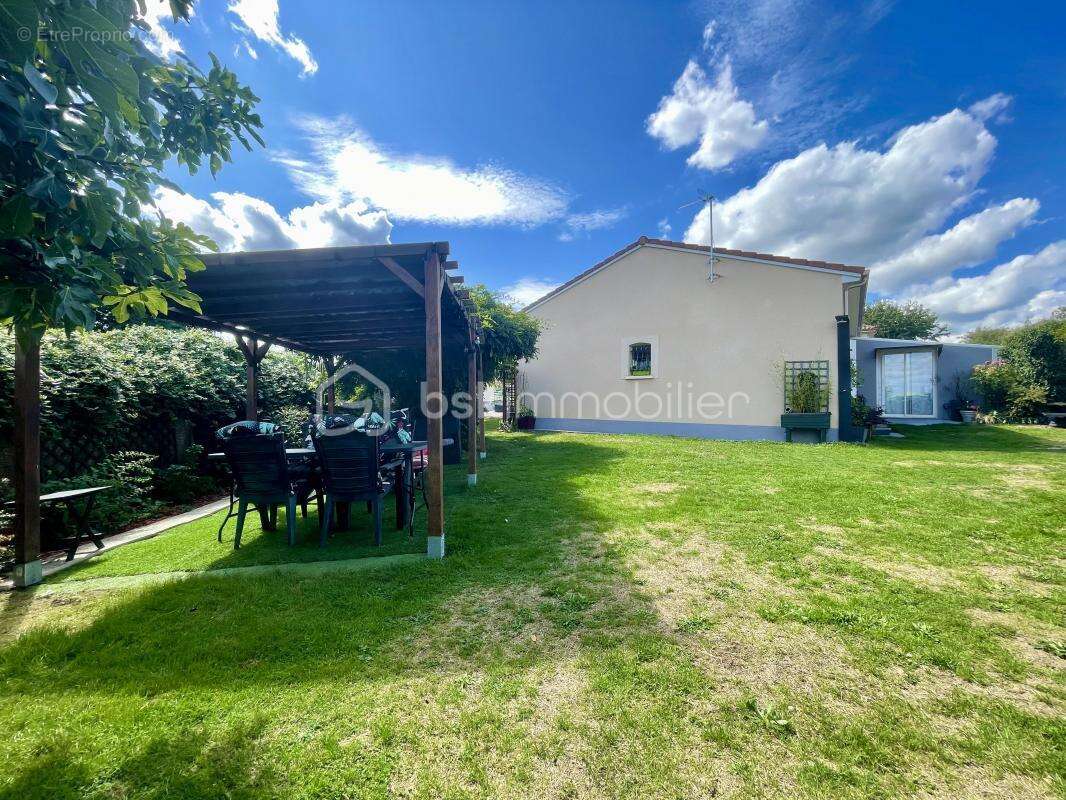 Maison à LE PALAIS-SUR-VIENNE