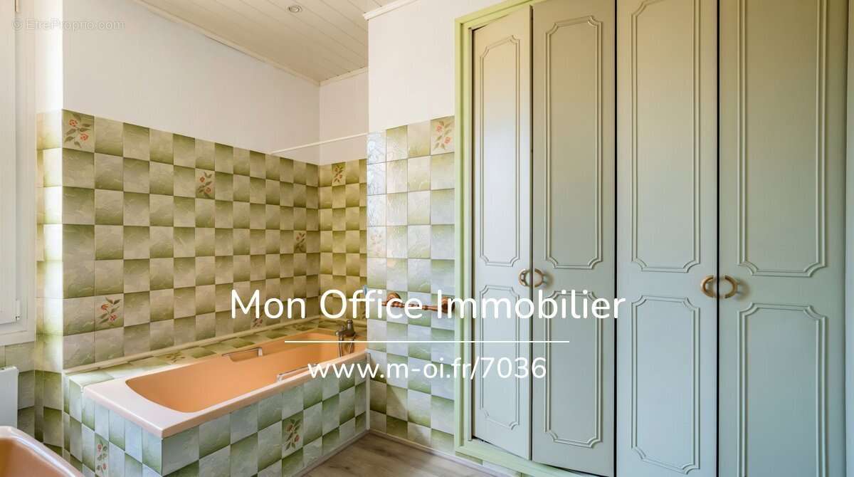 Référence : 7036-CDI. - Grande maison de ville avec cour intérieure et fort potentiel - photo 14