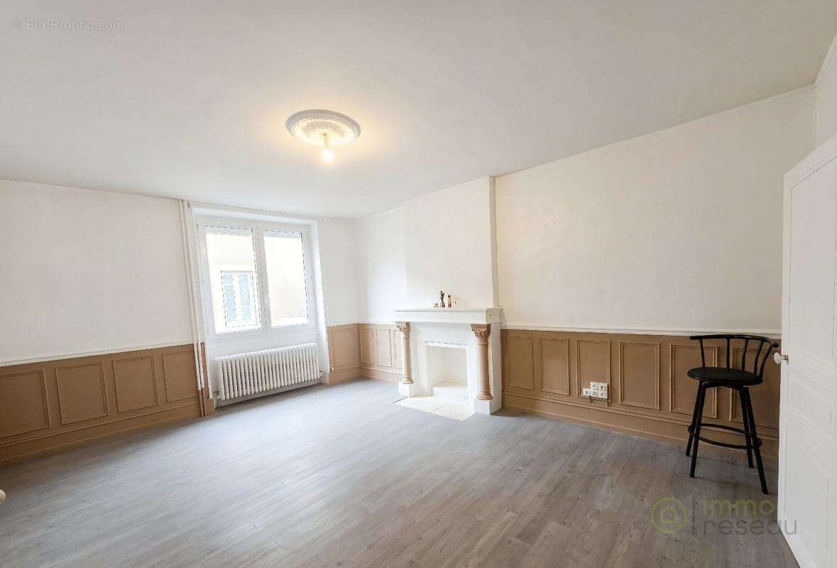 Maison 136 m² à Saint-Gaultier  - photo 2
