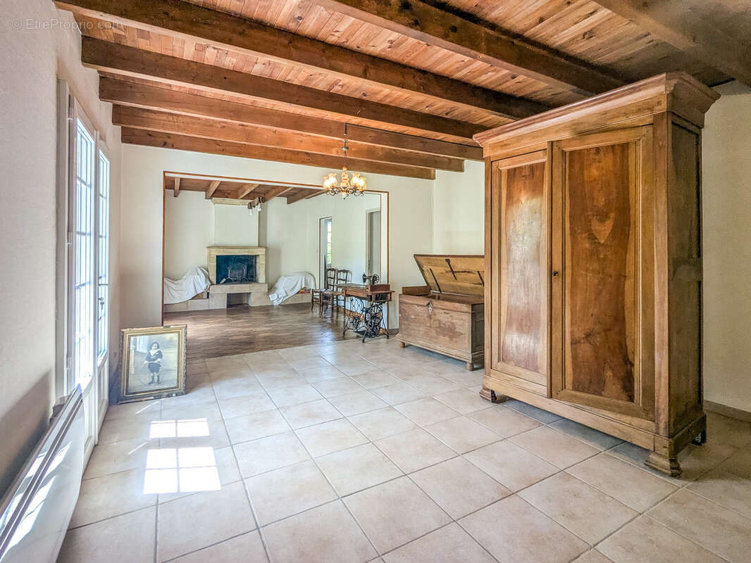 Maison 131 m2, potentiel 250 m2, garage, terrain constructible 3200 m2 - photo 4
