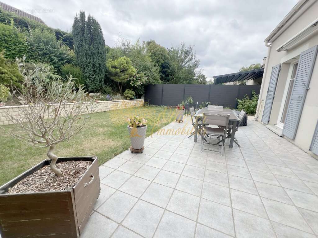 Maison à LA QUEUE-EN-BRIE