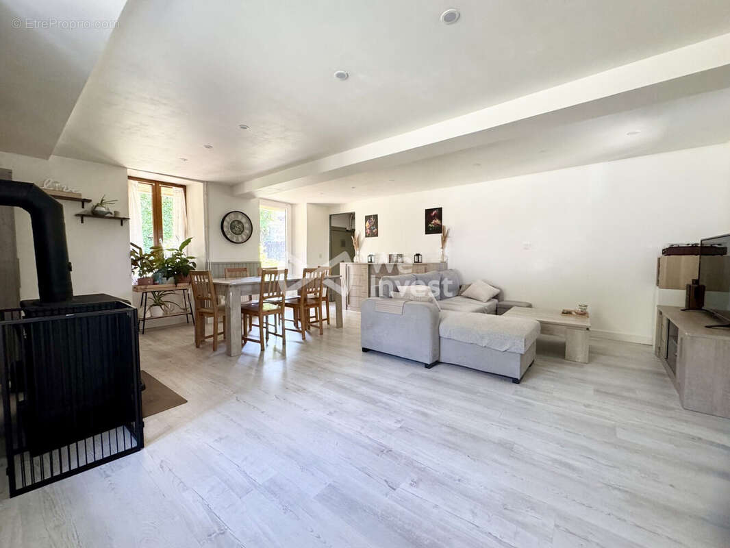 Maison 89 m² à Vensat  - photo 4