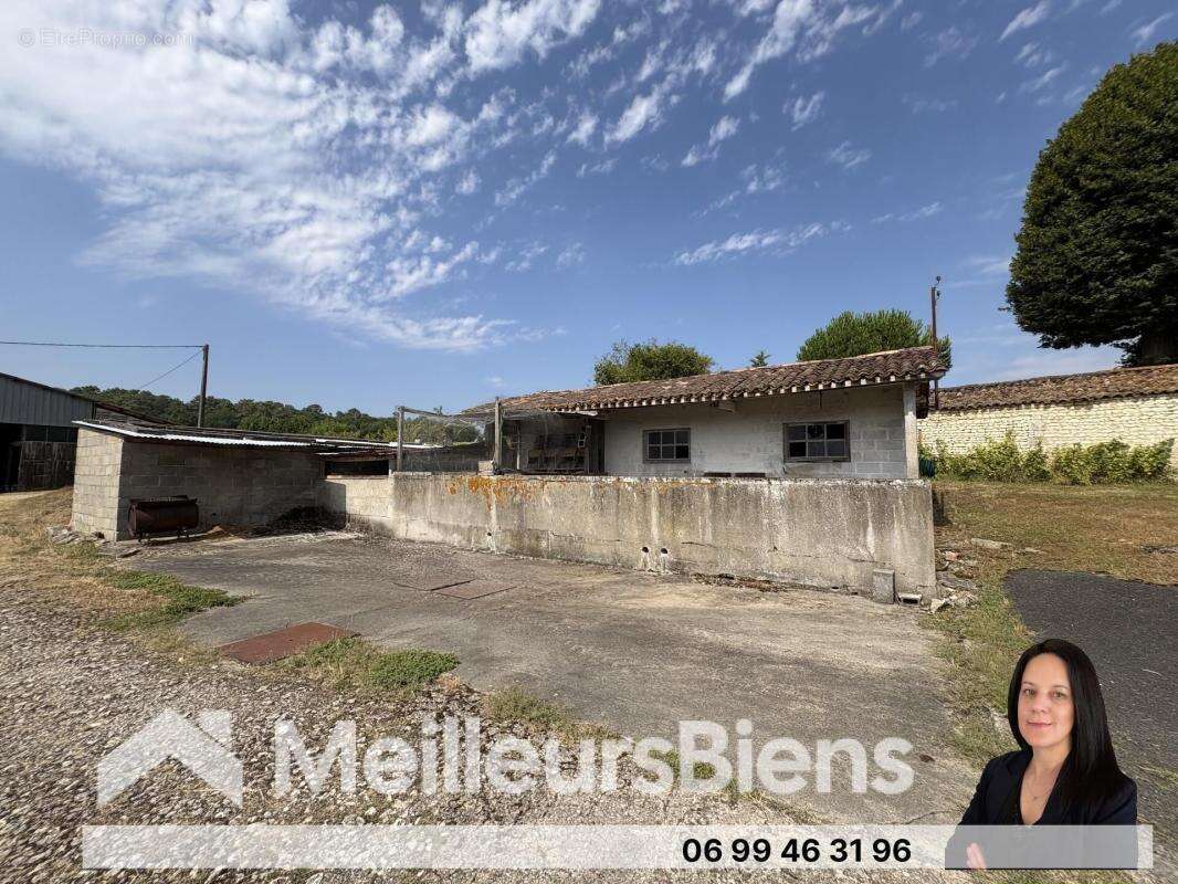 Sousmoulins 17130 : 750 m² de bâtiments sur terrain de 3522 m² - photo 11