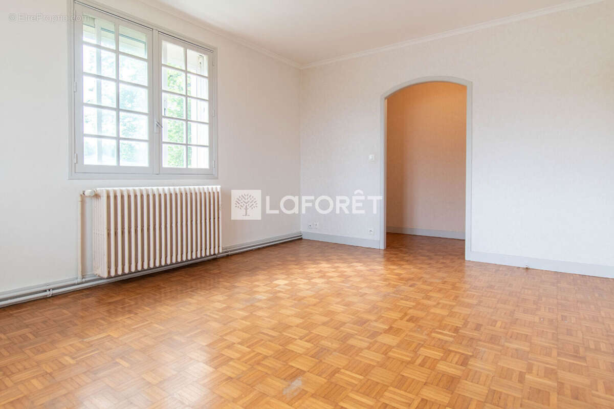 Maison à FONTCOUVERTE