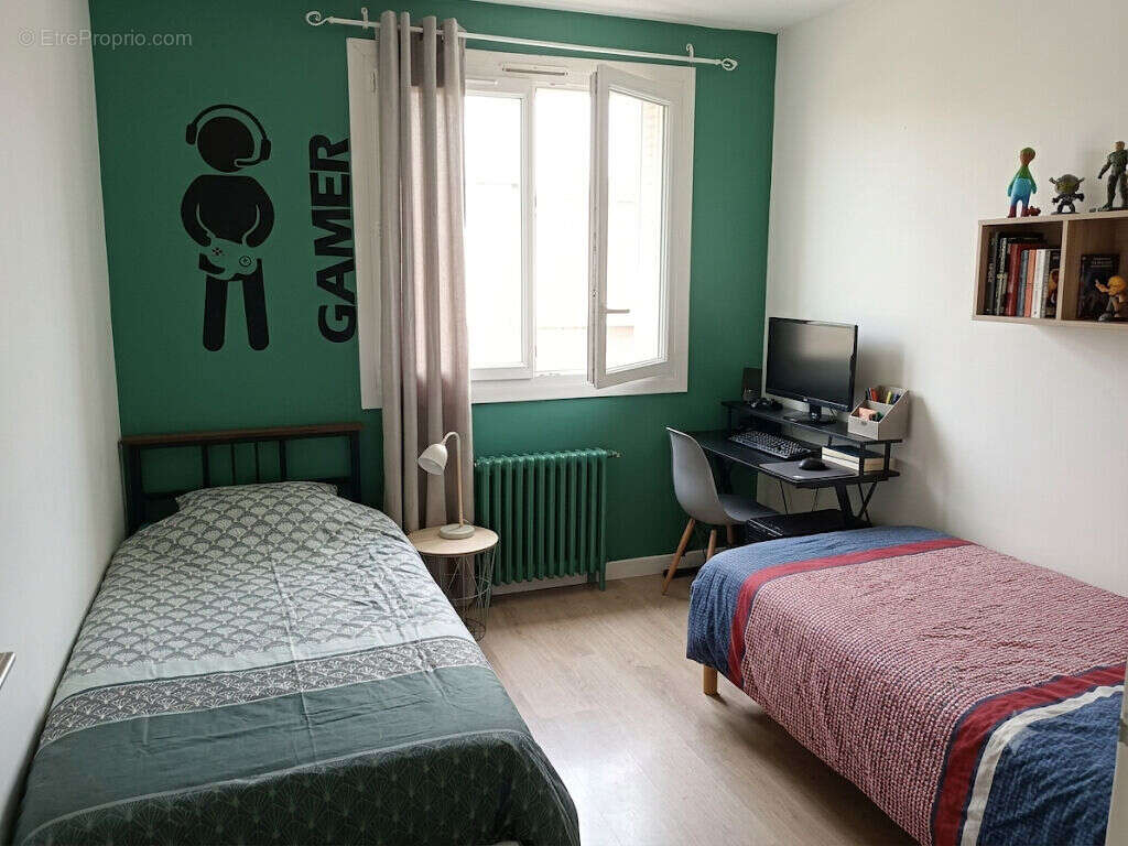 A Mitry-Mory ! Résidence « Les Cèdres » ! Cadre sécurisé, verdoyant et familial pour cet Appartement F4. - photo 4