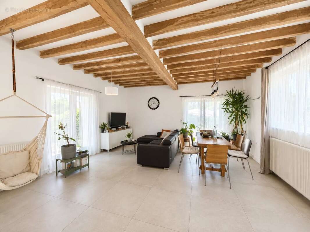 Réf 2283 – Longère briarde en pierre • 6 pièces + double garage et jardin - photo 4