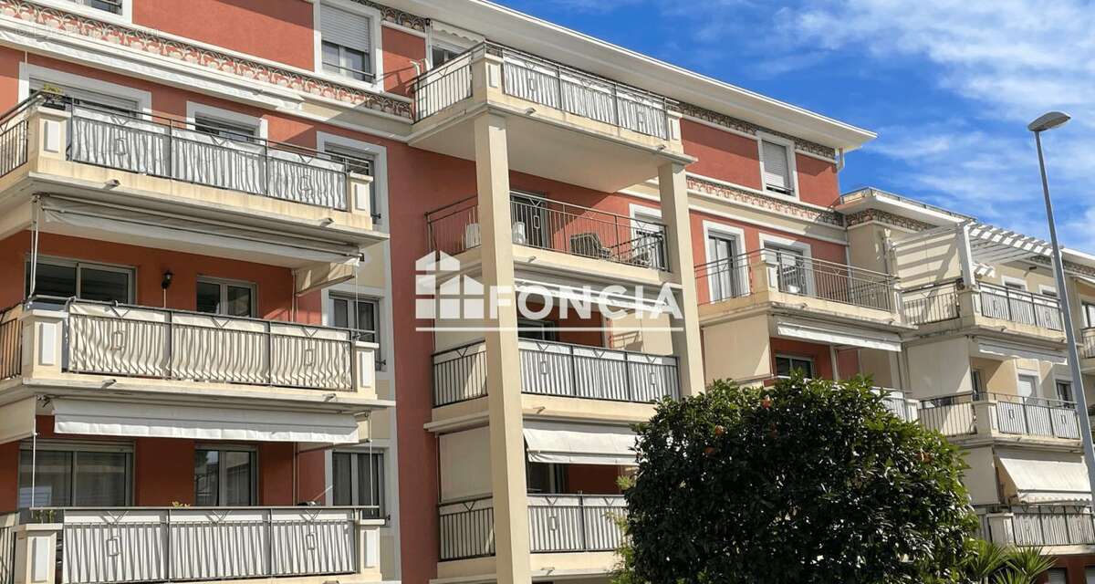 Appartement à SAINT-LAURENT-DU-VAR