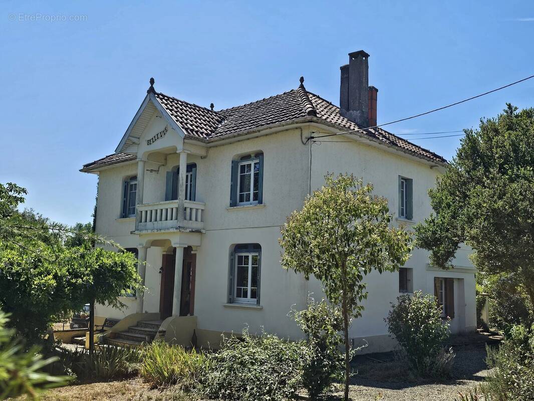 Maison lumineuse de 5 chambres avec piscine - photo 1