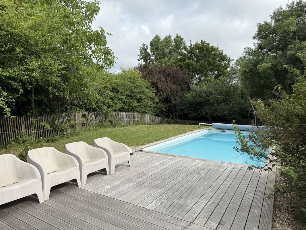 Maison avec piscine et garages à Montréal du Gers - photo 13