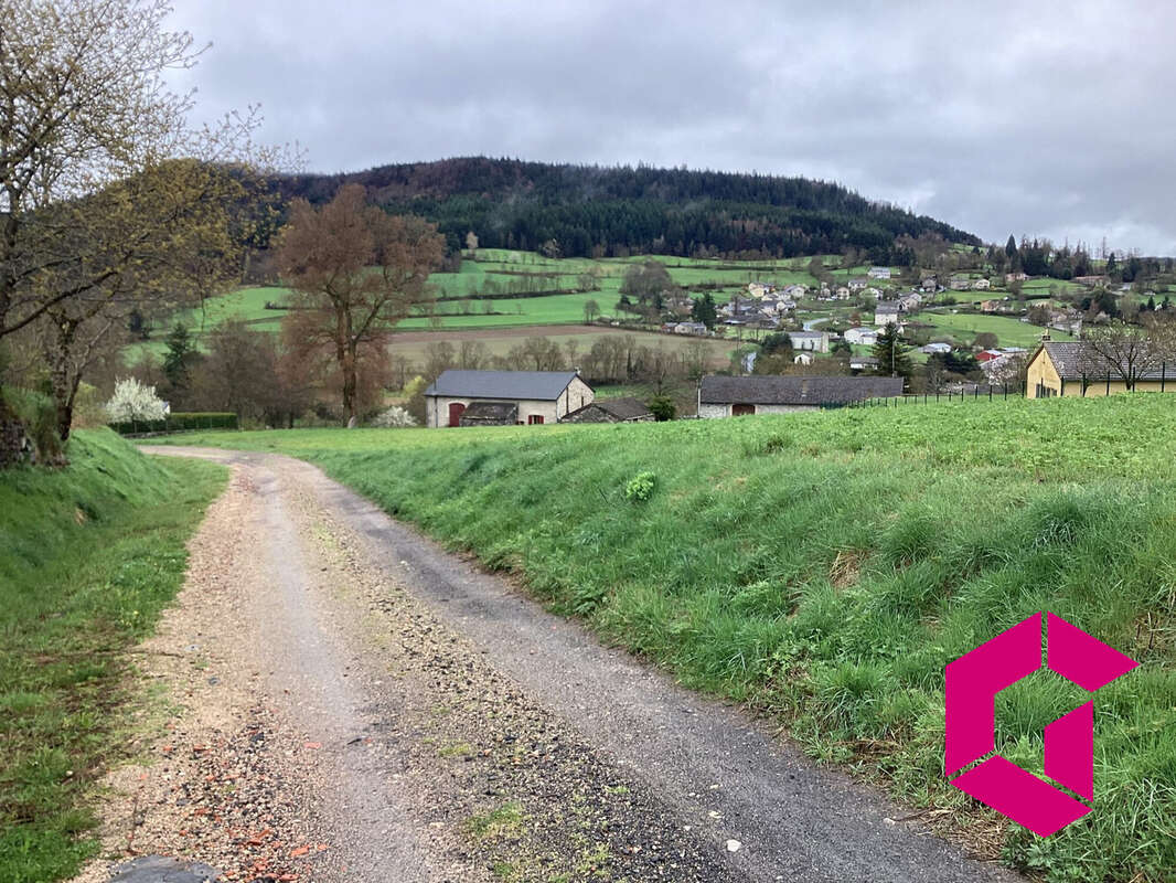 Terrain à SAINT-PIERRE-EYNAC