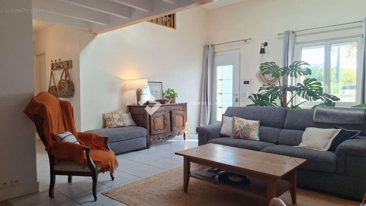 Maison 156 m² à Arces  - photo 8