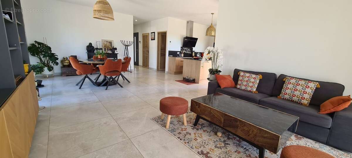 Maison à SAINT-QUENTIN-LA-POTERIE