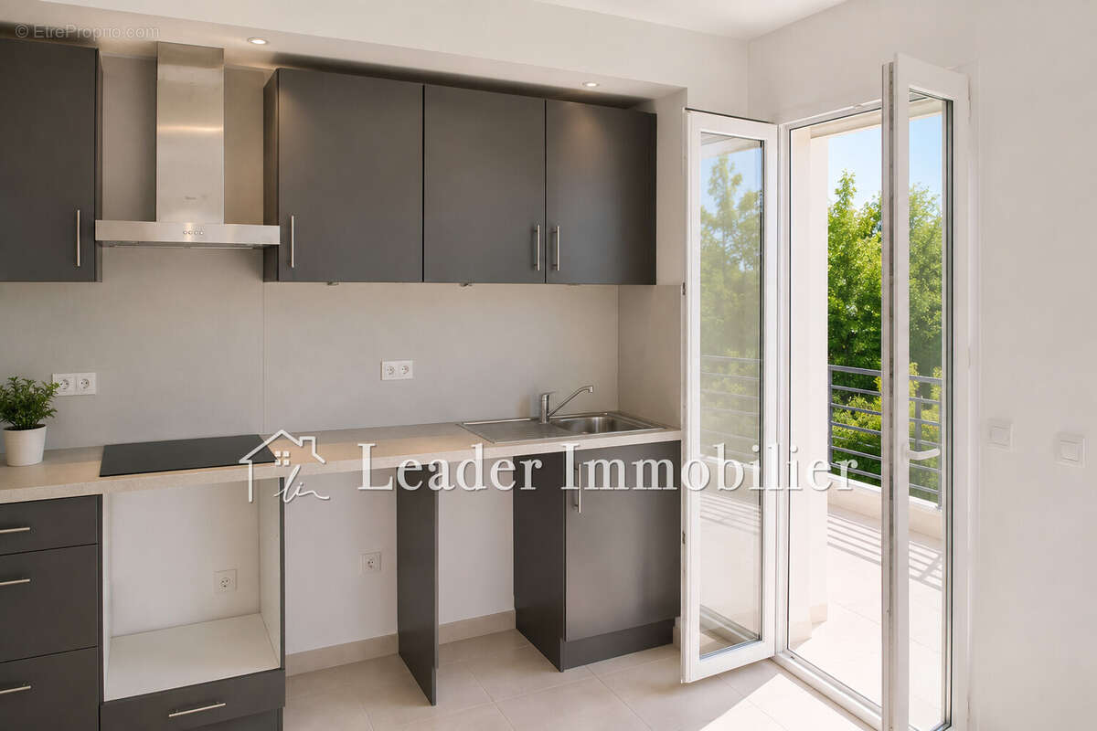 Appartement 60 m² à Antibes  - photo 3