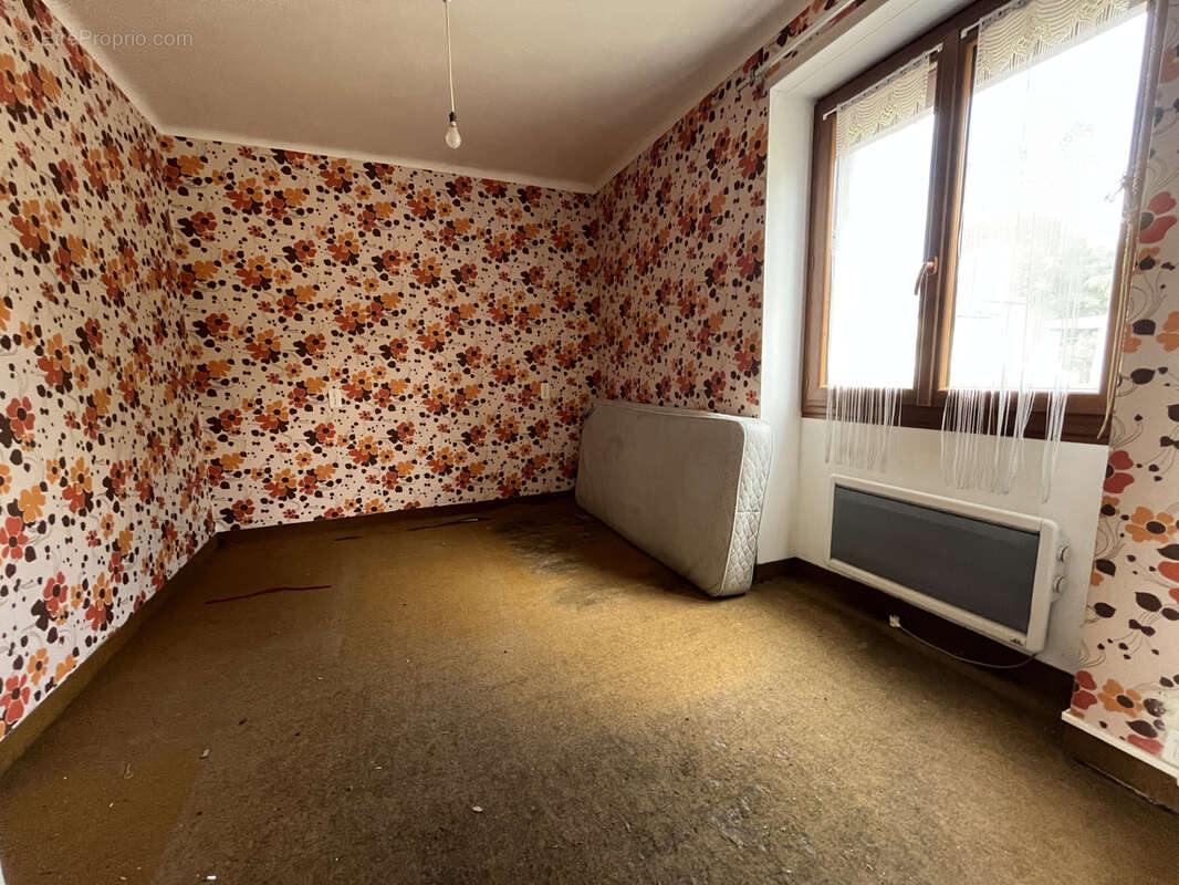 LES TOUCHES (44) - Maison ancienne à rénover 4 pièces et dépendances - photo 8
