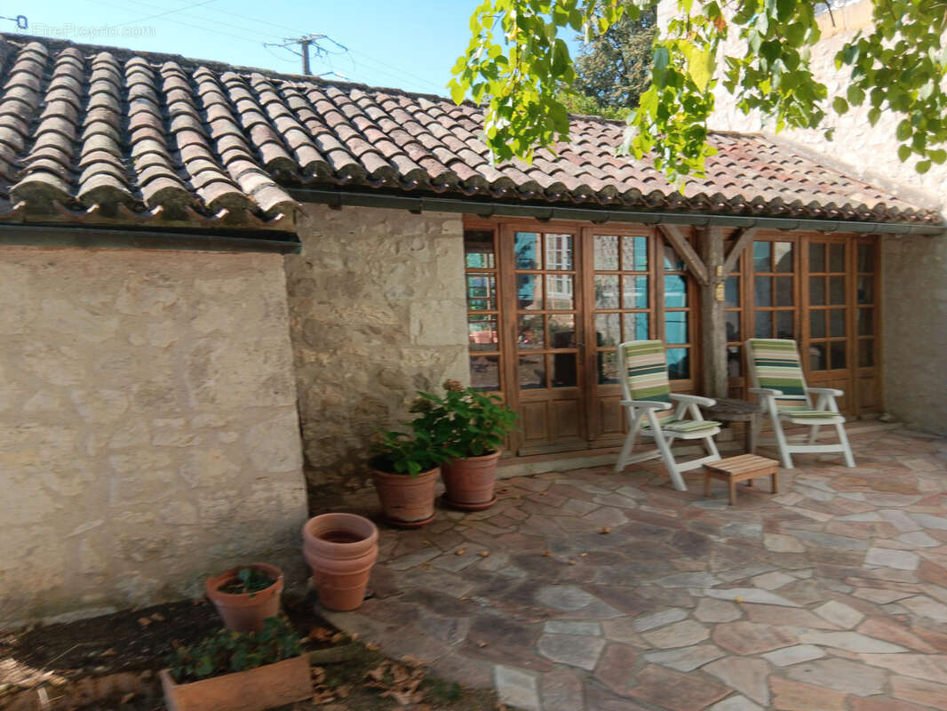 Maison à MONTAIGU-DE-QUERCY