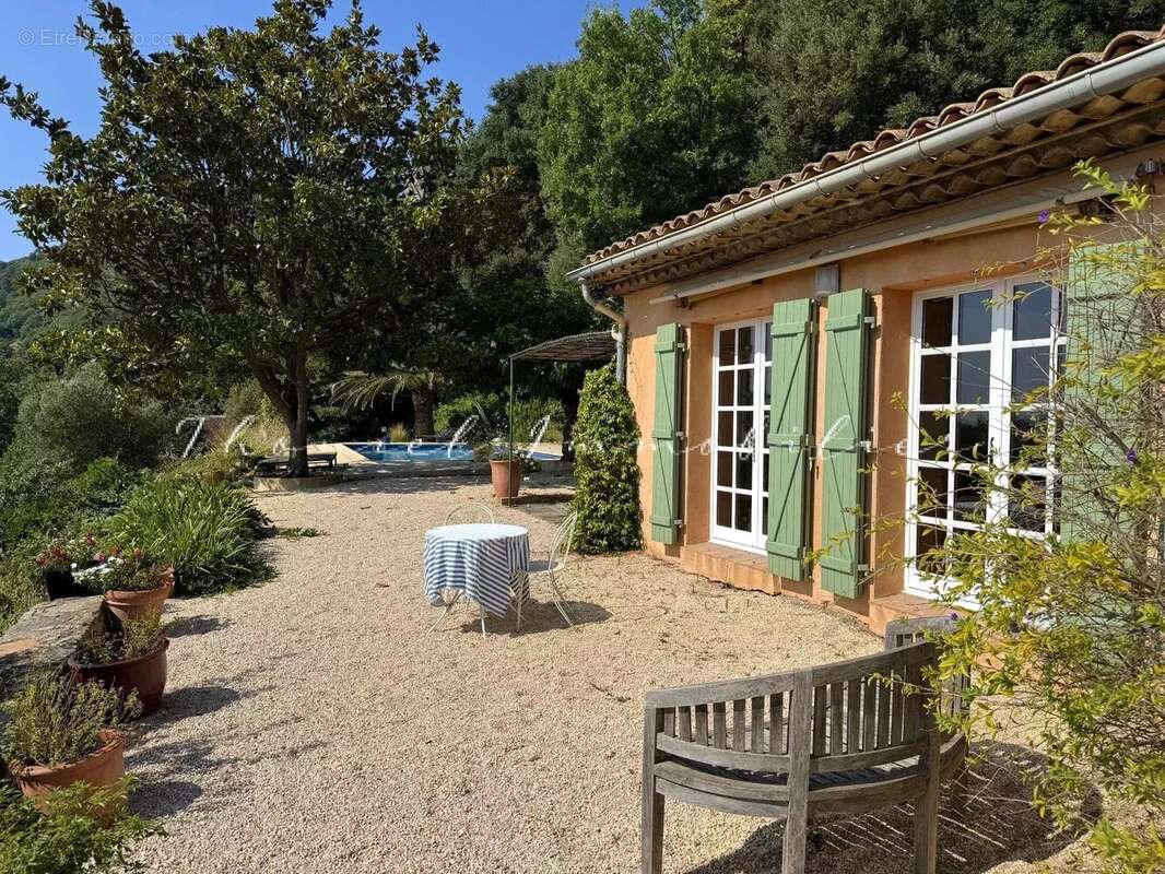 Maison à LA GARDE-FREINET