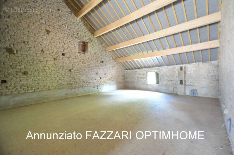  À VENDRE EN EXCLUSIVITÉ, proche Belgique et Luxembourg, un Immeuble de trois appartements situés à STENAY (55), 255 M² habitabl - photo 11
