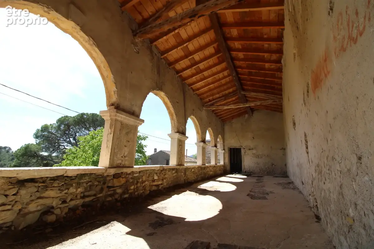 Mas de 2500 m2 sur 26 hectares. - photo 2