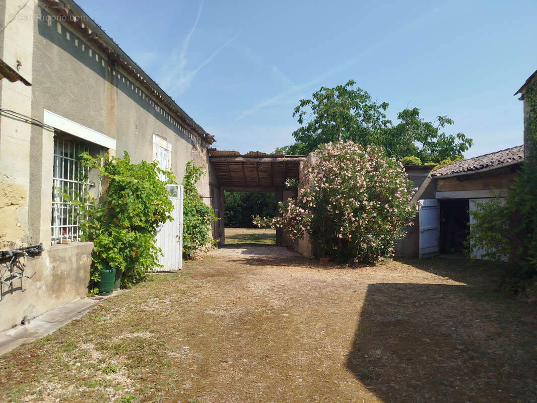 Belle demeure à l'architecture originale avec piscine et jardin constructible de 4535 m2 - photo 26