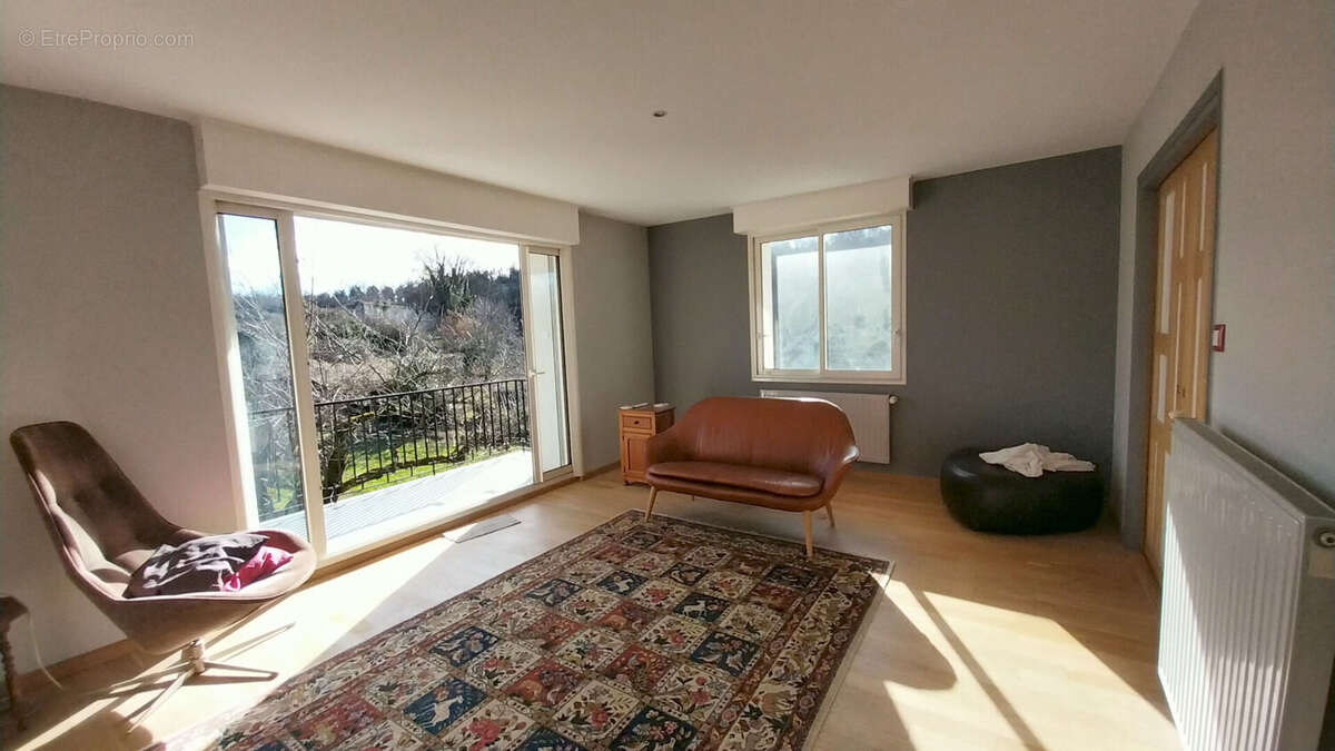 QUARTIER SAINT-BENOÎT / SAINT-MARCEL  :  Maison  de 7 pièces sur deux niveaux -  152 m2 - Jardin de 1800 m² avec Piscine Naturel - photo 9