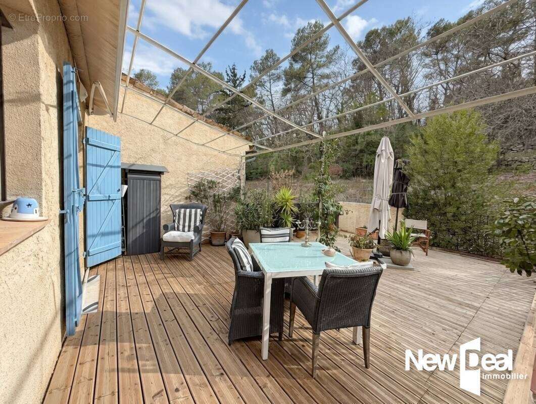 Appartement à TOURRETTES