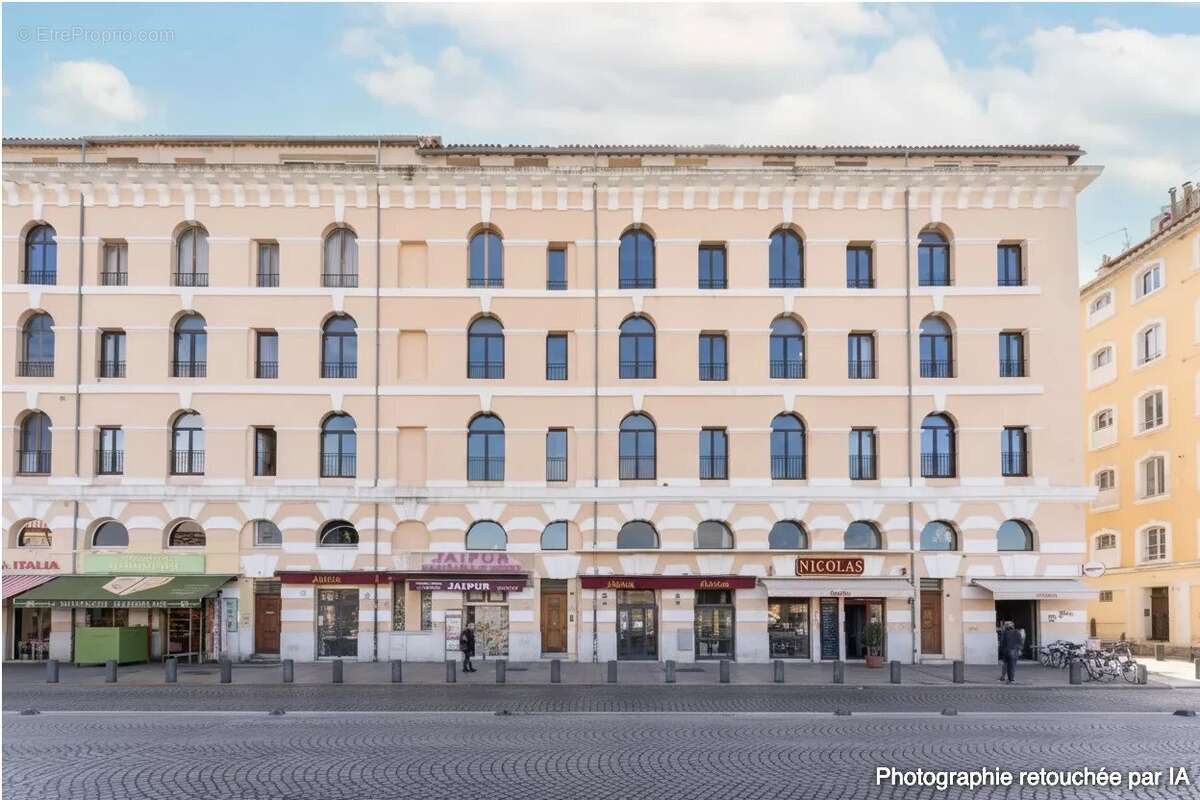 Appartement à MARSEILLE-1E