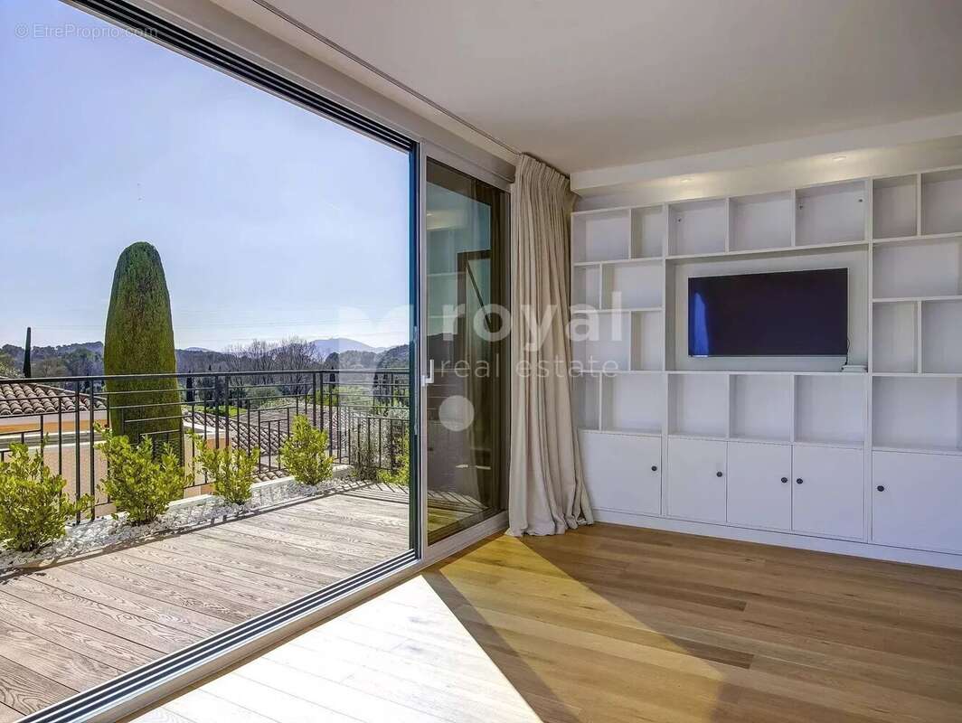 Appartement à MOUGINS