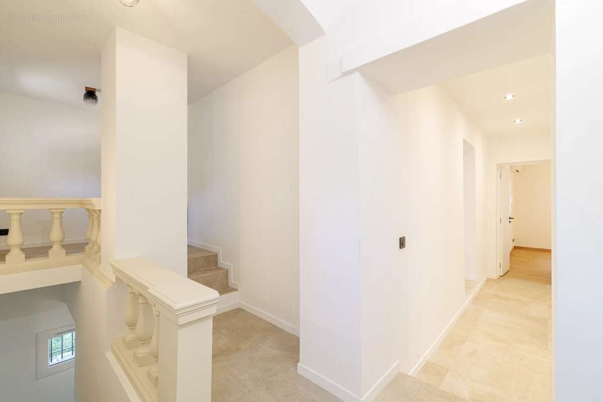 Appartement à SAINT-LAURENT-DU-VAR