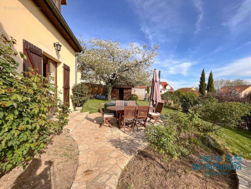 Maison à VERRIERES-LE-BUISSON