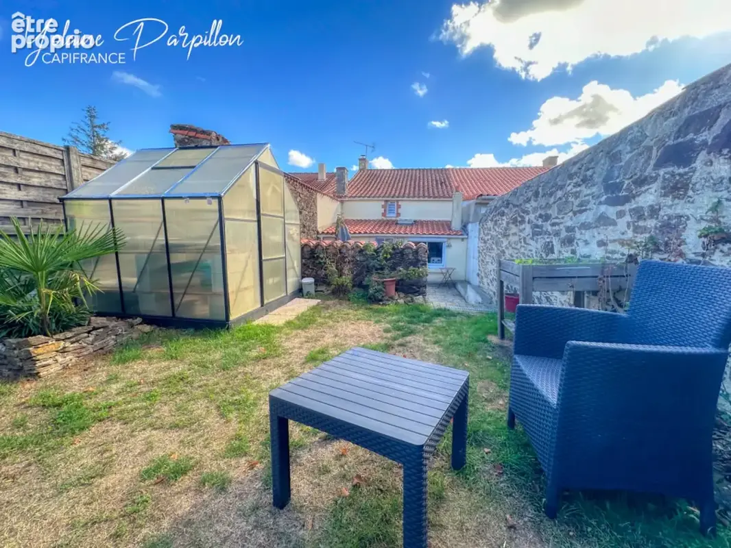 Maison de bourg avec 2 chambres et un jardin clos à CHAVAGNES EN PAILLERS (85) - photo 12