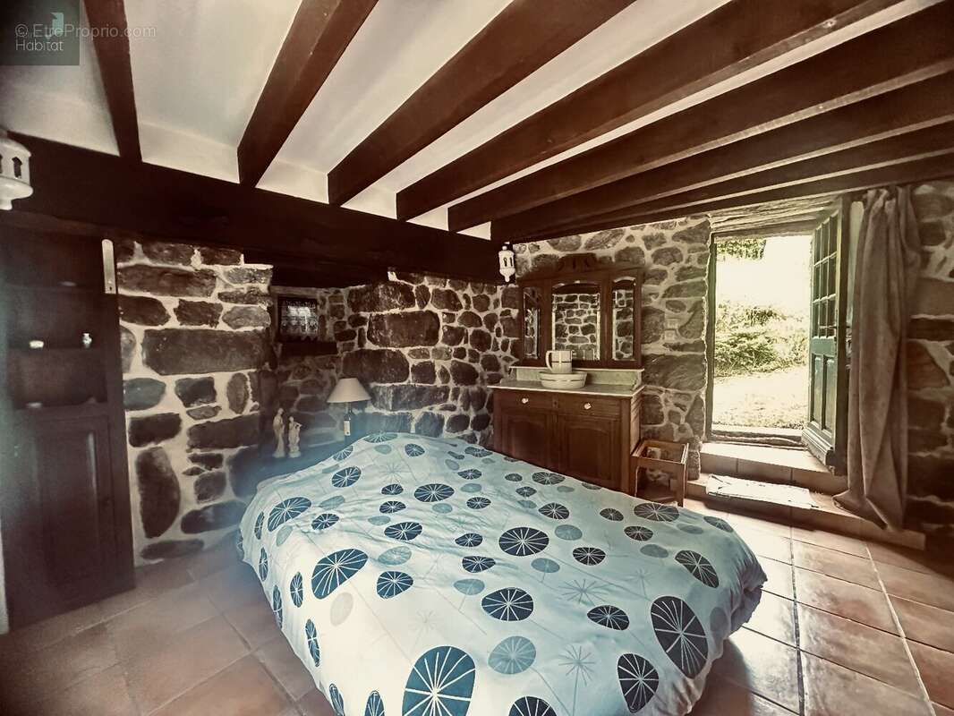 Maison à MEZILHAC