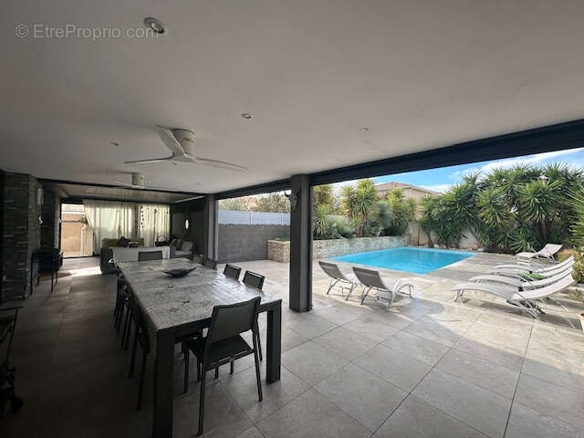 Maison à SAINT-LAURENT-D'AIGOUZE