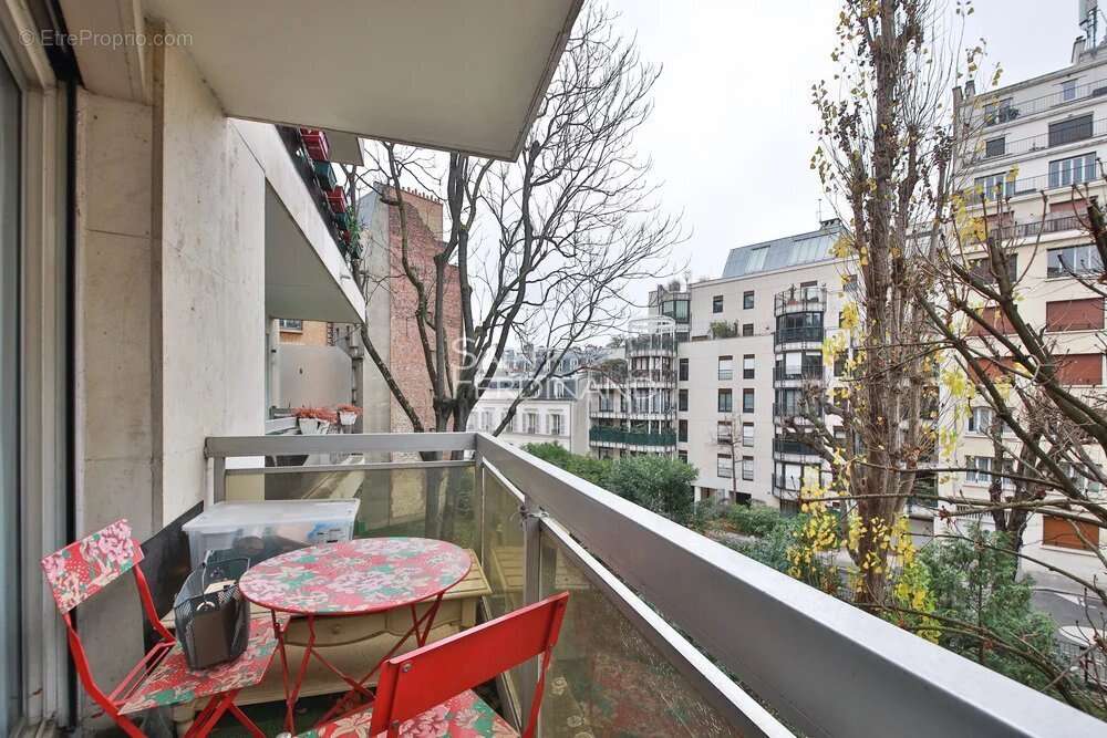 Appartement à PARIS-16E