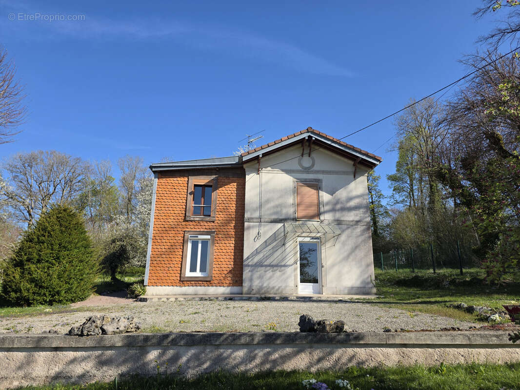 Maison à NEUFCHATEAU