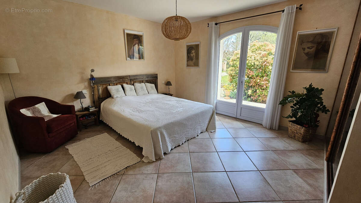 Maison à BAGNOLS-EN-FORET