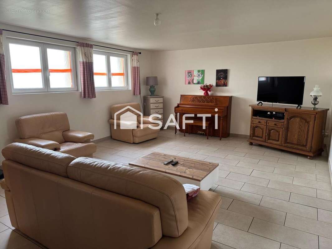 Photo 2 - Maison à MAIGNELAY-MONTIGNY