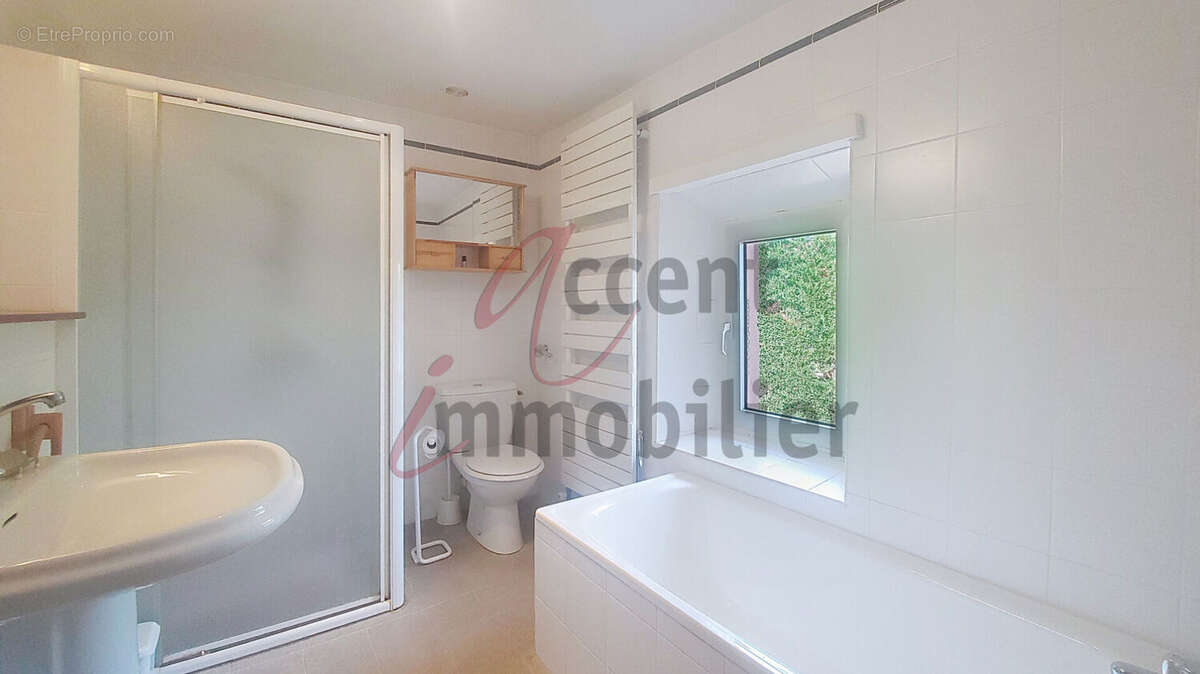 Noves : Mas avec oliviers, piscine et annexes - photo 13