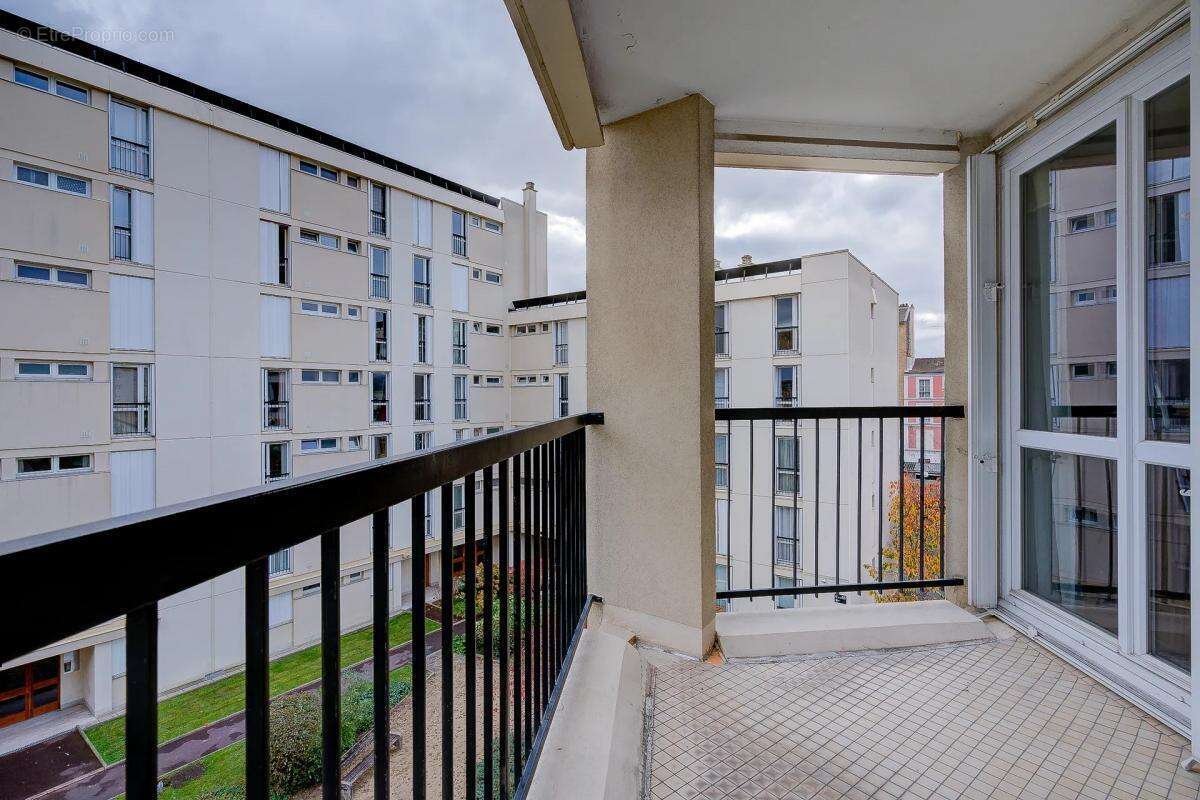 Appartement à COURBEVOIE