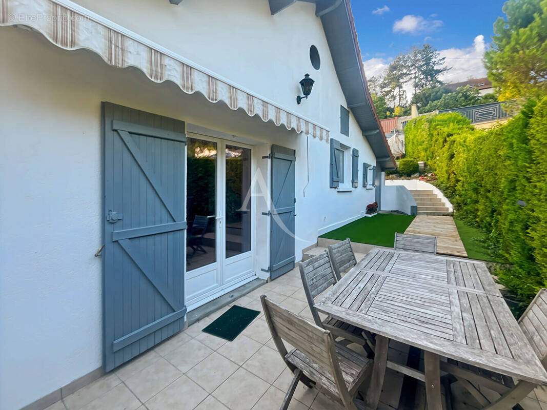 Maison à VAUX-SUR-SEINE