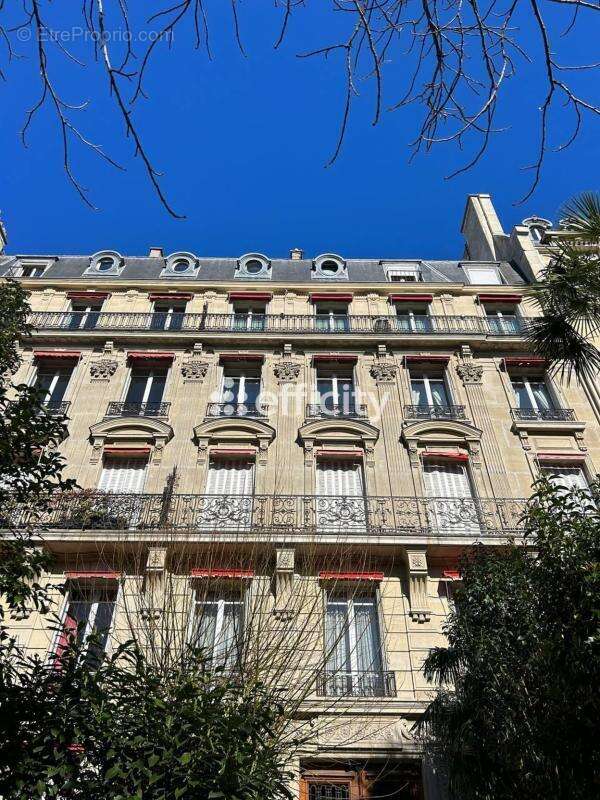 Appartement à PARIS-16E