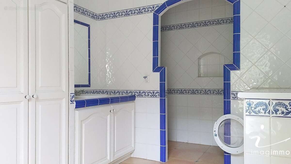 Maison à VIC-LA-GARDIOLE