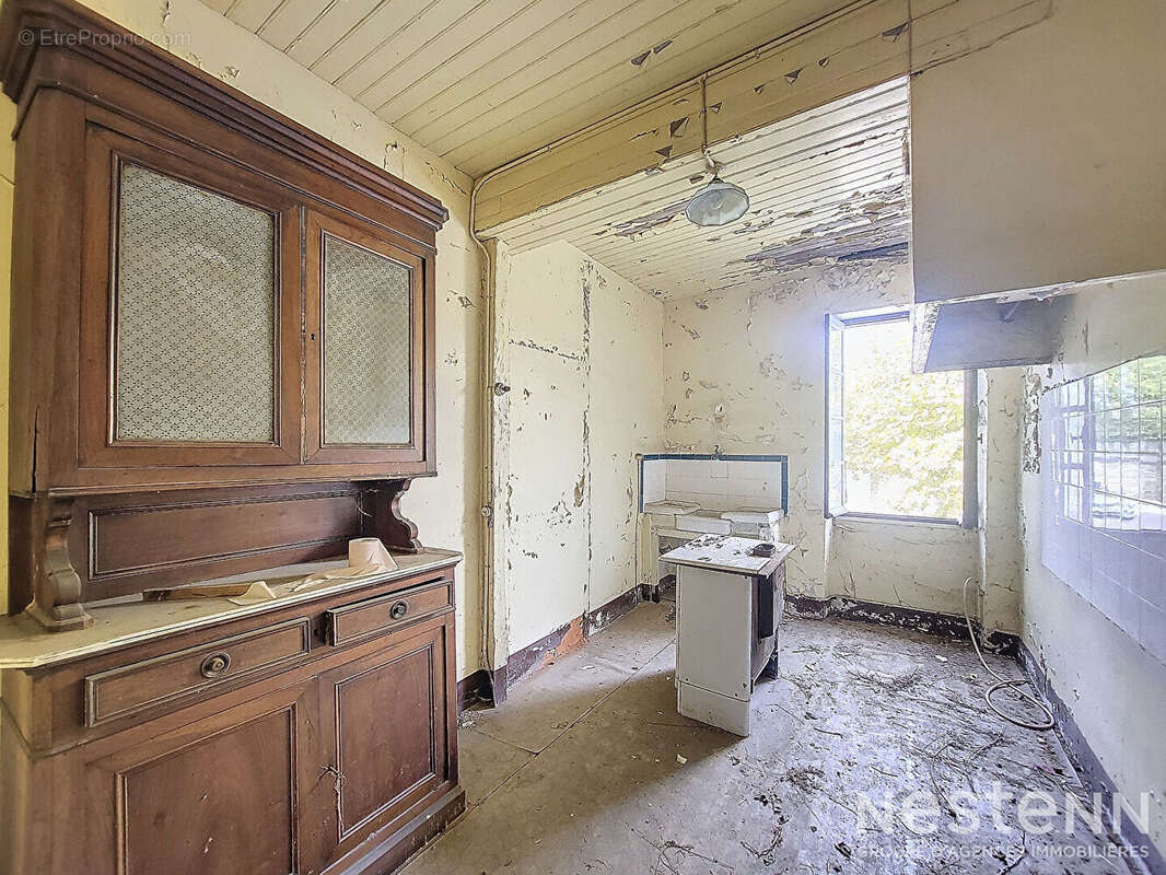A Vendre Ensemble immobilier en pierre à rénover de 182 m² avec garage de 88 m² - photo 7