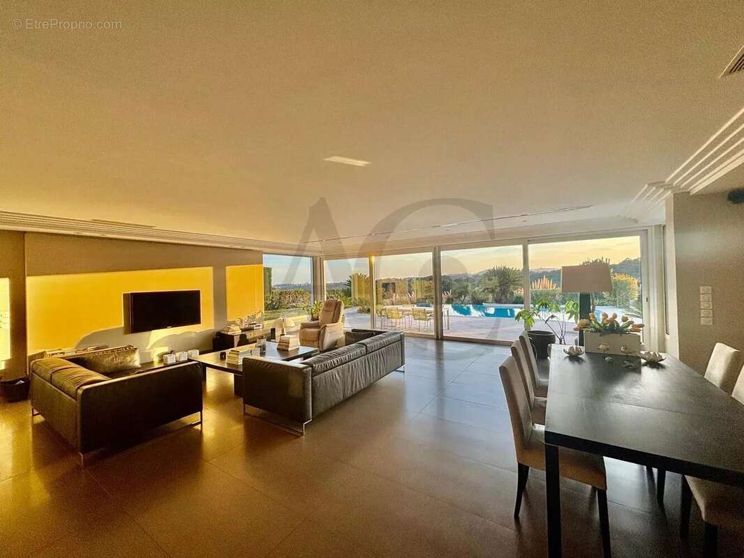 Maison à VILLENEUVE-LOUBET