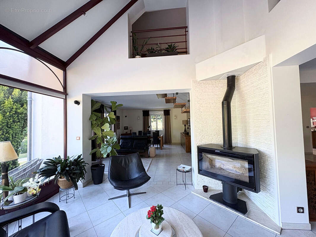 Maison à NAZELLES-NEGRON