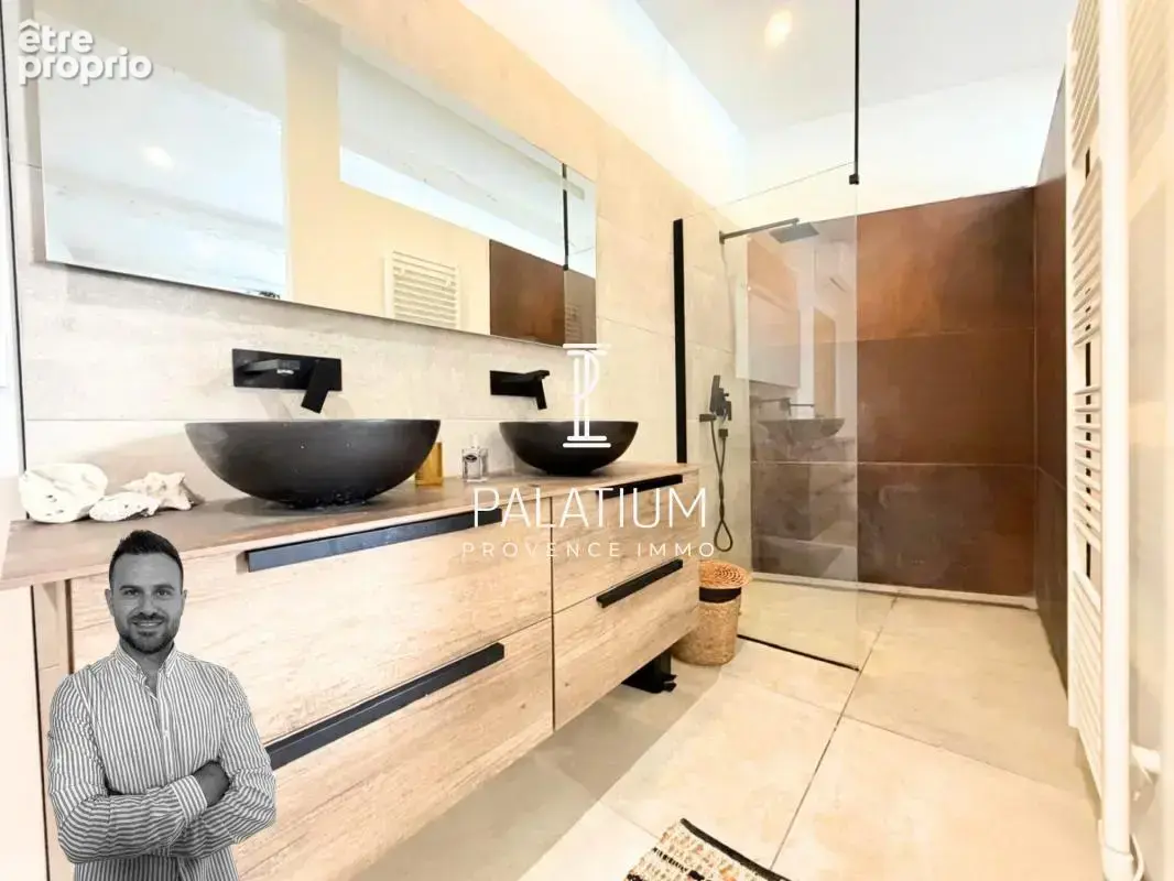 Demeure de caractère de 215 m² – Deux bâtisses des XVIe et XVIIIe, cœur de Grans - photo 8