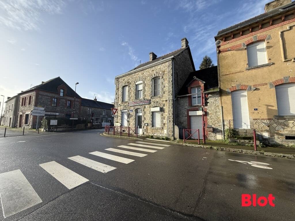 Appartement à MONTREUIL-SUR-ILLE