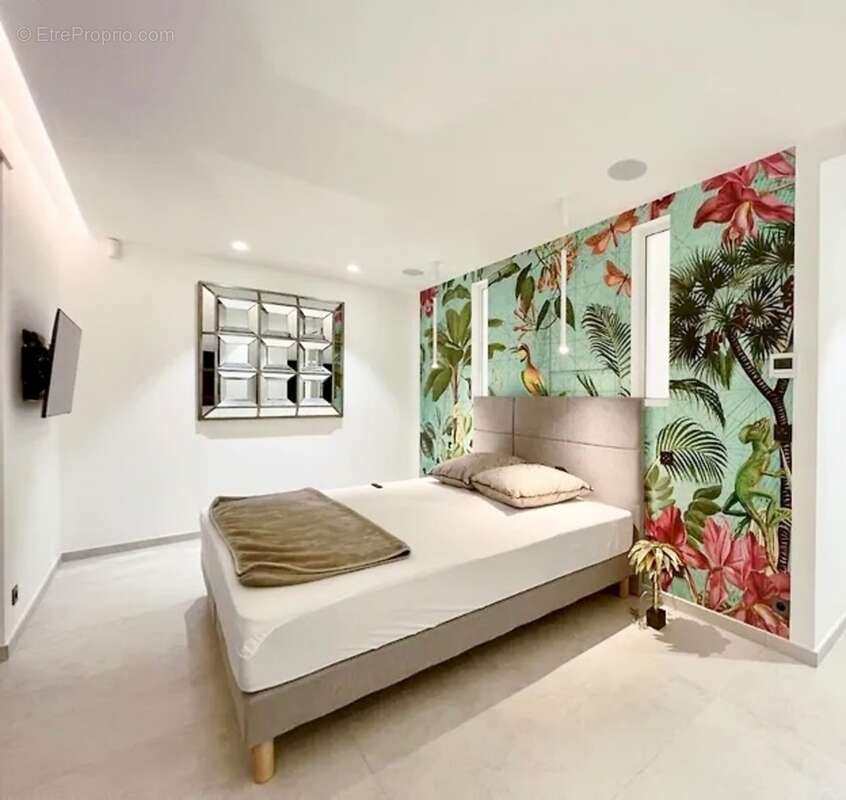 Dpt Var (83), à vendre SAINTE MAXIME maison P6 de 280 m² - Terrain de 1637 m² - photo 11